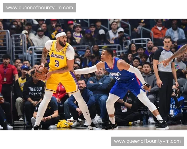 篮网击败东部弱旅黄蜂 结束尴尬连败但比赛过程艰难 篮网击败东部弱旅黄蜂 结束尴尬连败但比赛过程艰难